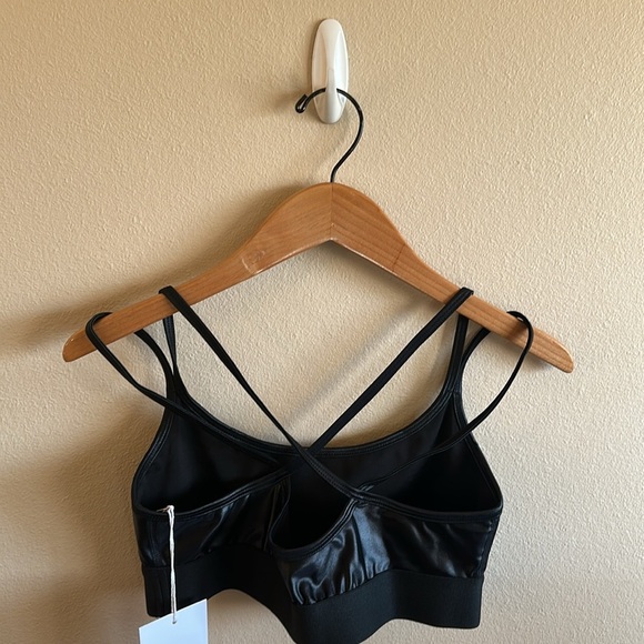 Noli Yoga Liquid Gloss Jolie Bra Size Large Black Scoop Neckline Strappy Back - Picture 8 of 12